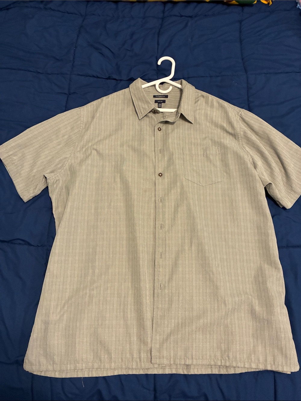 croft & barrow Short-Sleeve Button-Down Shirt in Light Gray Stripe